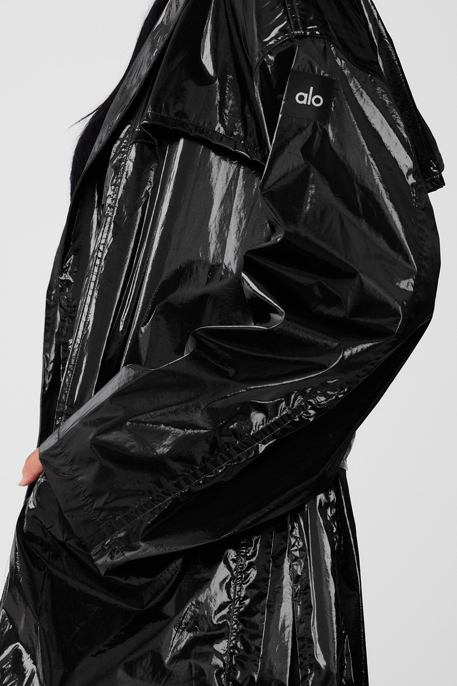 Alo Yoga Metallic Break Line Trench-Black Metallic