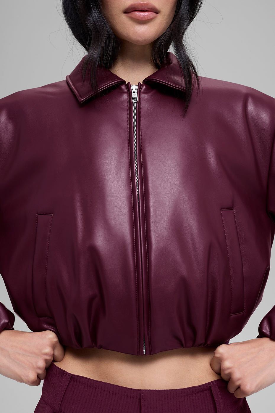 ジャケット・アウター alo Faux Leather Cropped Premier Bomber Alo Yoga Faux Leather Cropped Premier Bomber - Burgundy