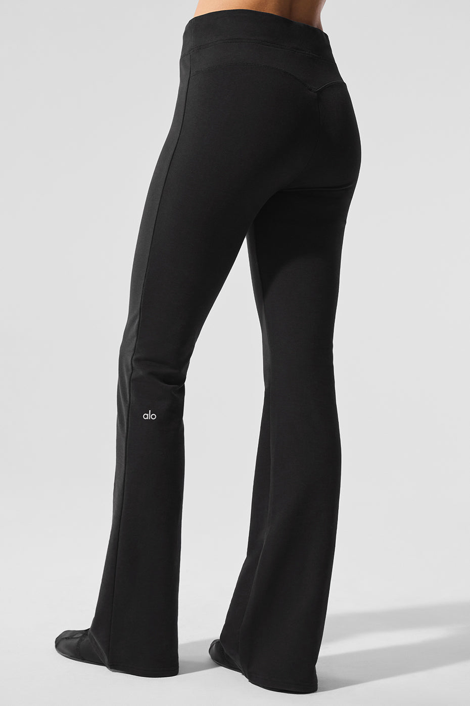 Alo Yoga Sway Bootcut Sweatpant - Black – Kanadadan Kapına