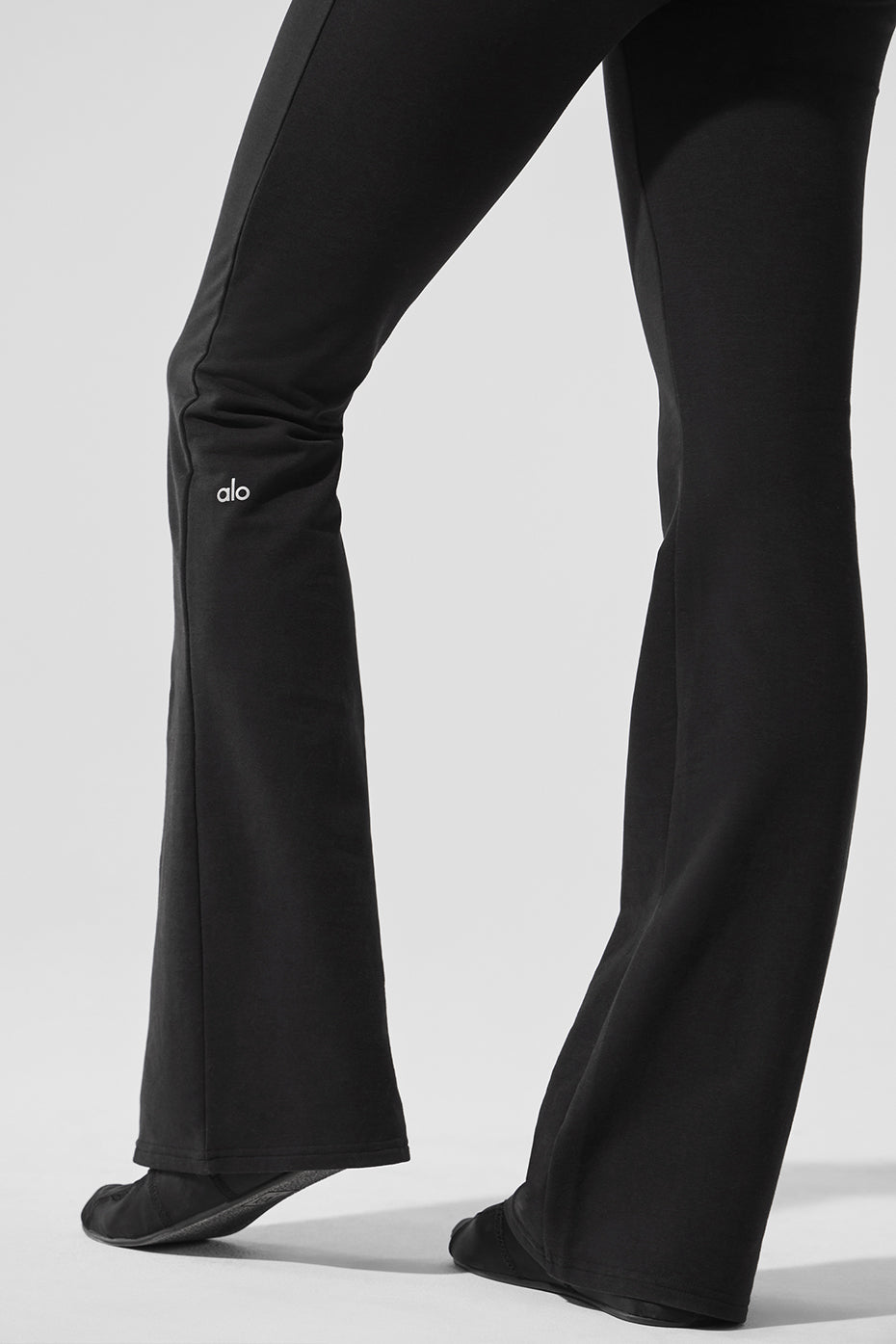 Alo Yoga Sway Bootcut Sweatpant - Black – Kanadadan Kapına