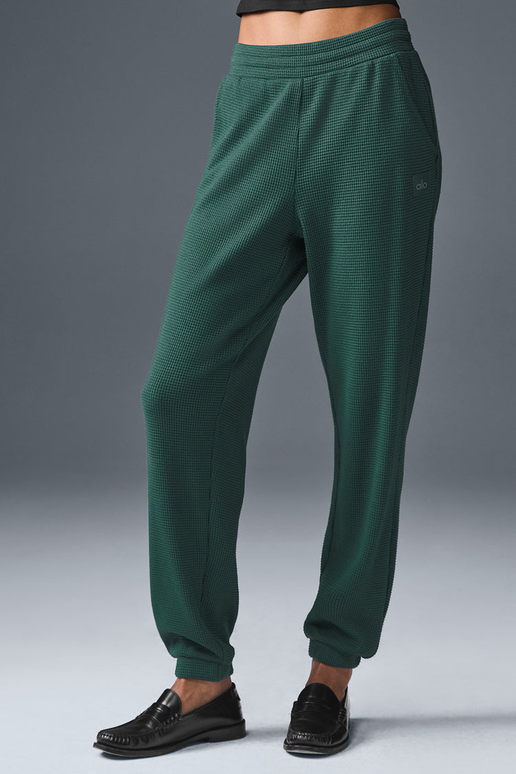 Alo Yoga Waffle Weekend Escape Jogger-Winter Ivy