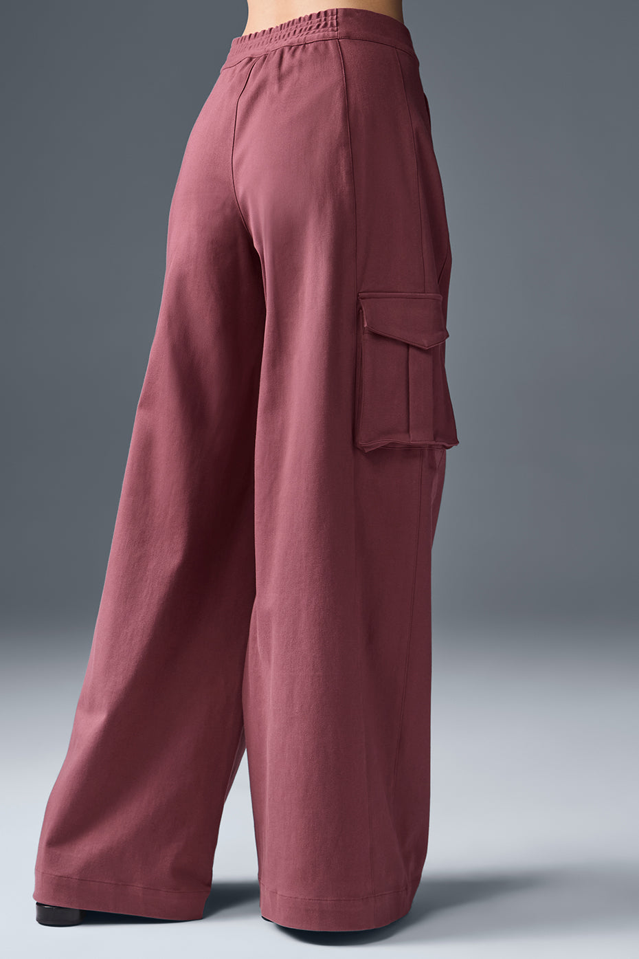 Alo Yoga 33" Inseam Show Off Cargo Wide Leg Trouser (Long) Burgundy Truffle
