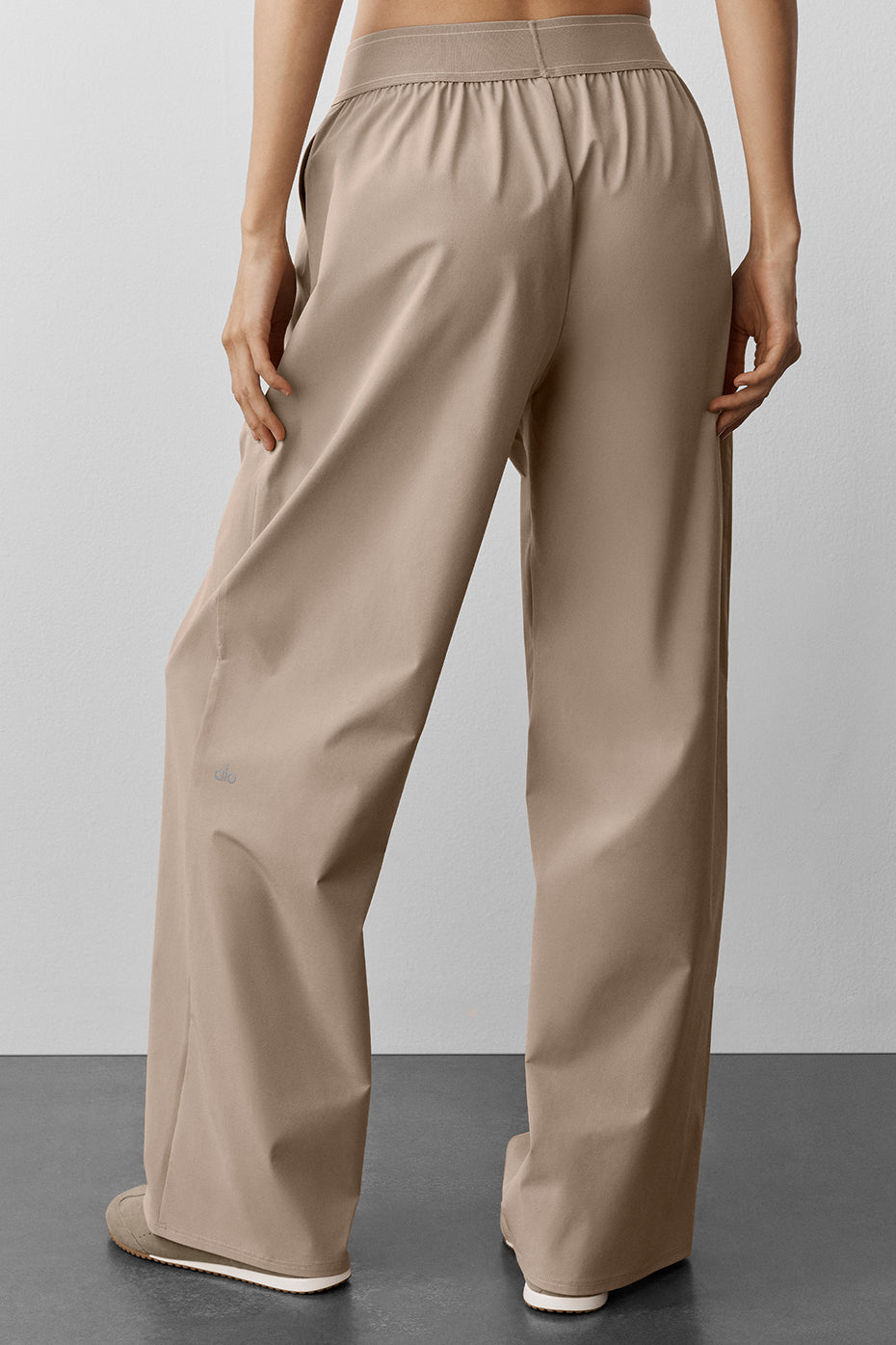 【新品未使用】alo Suit Up Trouser XS Gravel Alo Yoga Suit Up Trouser (Regular) - Gravel – Kanadadan Kapına
