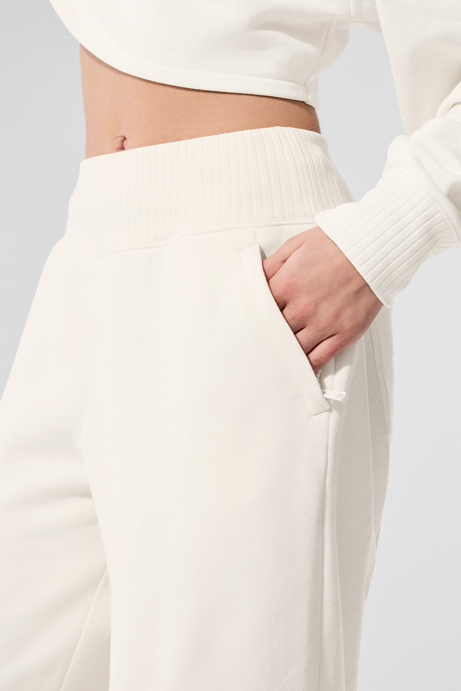 Alo Yoga Serenity Wide Leg Sweatpant - Ivory – Kanadadan Kapına