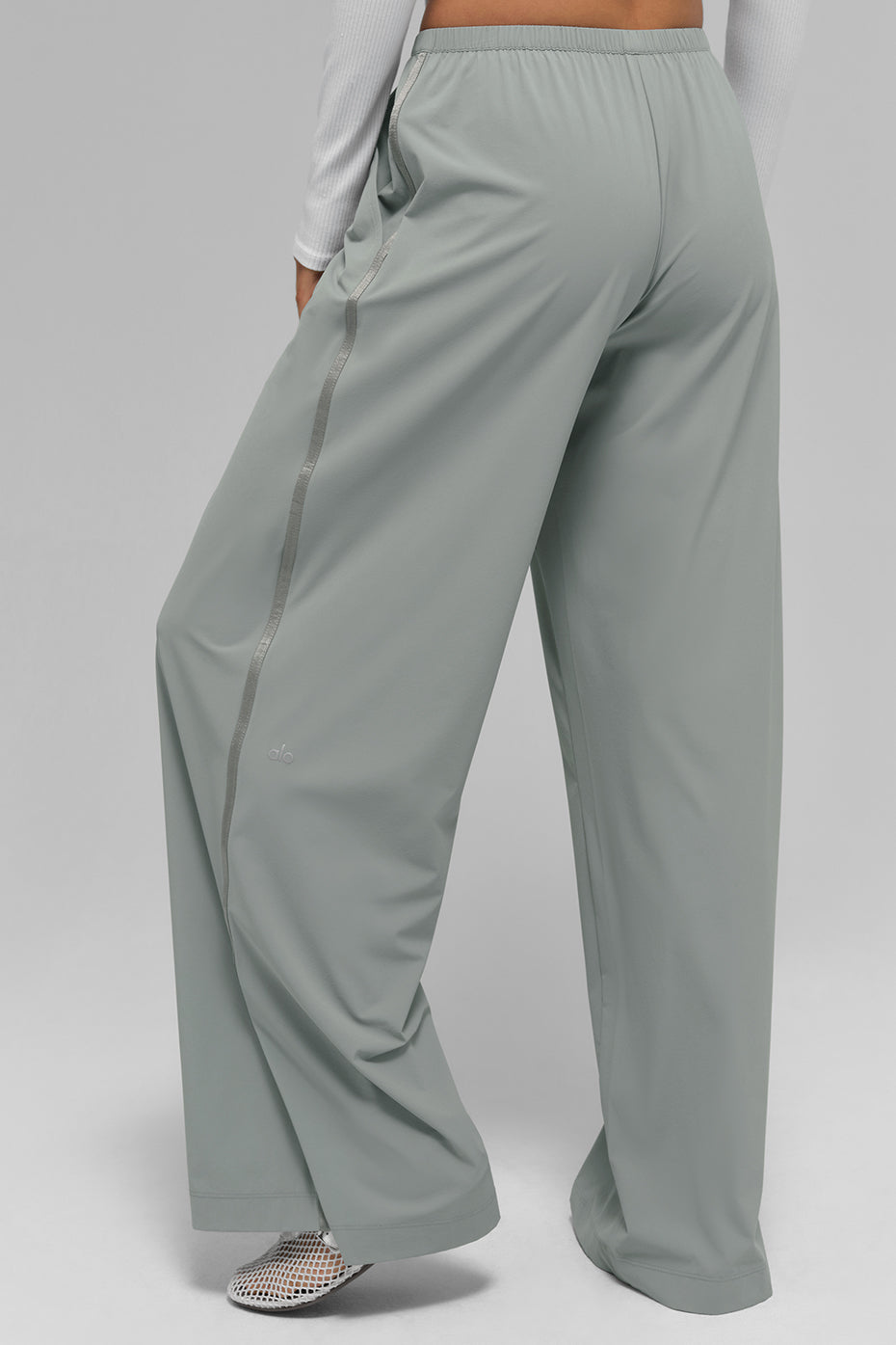 Alo Yoga Breezy Wide Leg Pant (Long) Lunar Grey