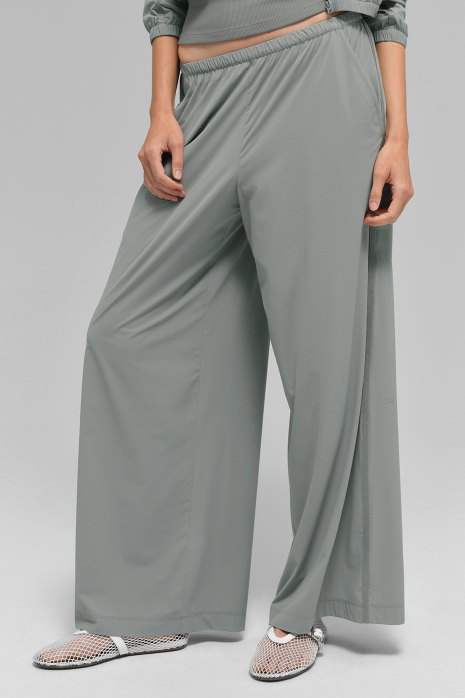 Alo Yoga Breezy Wide Leg Pant (Regular)Lunar Grey