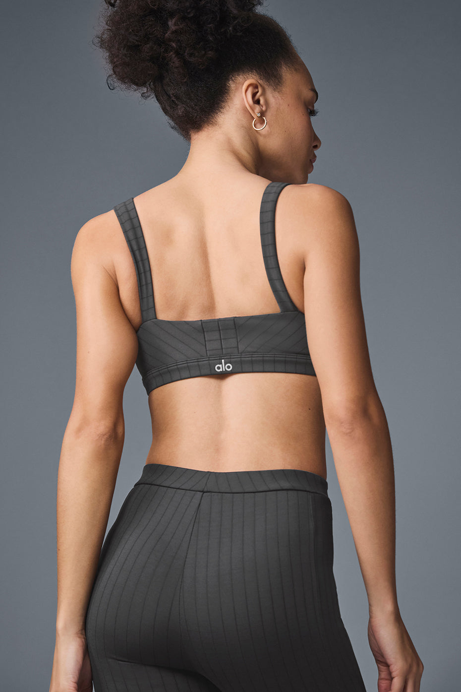 Alo Yoga Pinstripe Jacquard Captivate Bra-Anthracite/Black