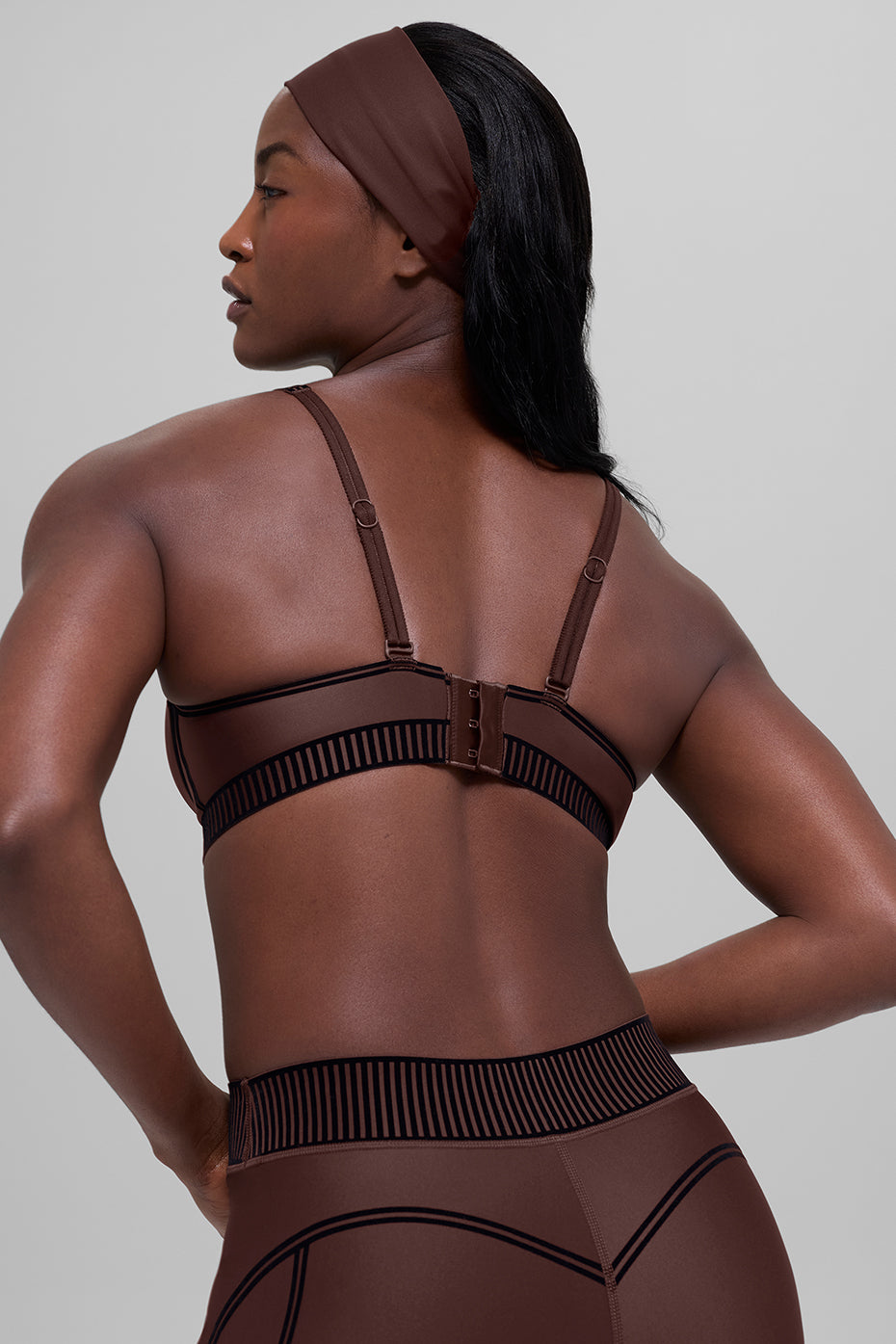 Alo Yoga Airlift Line Up Bra  -  Brownstone