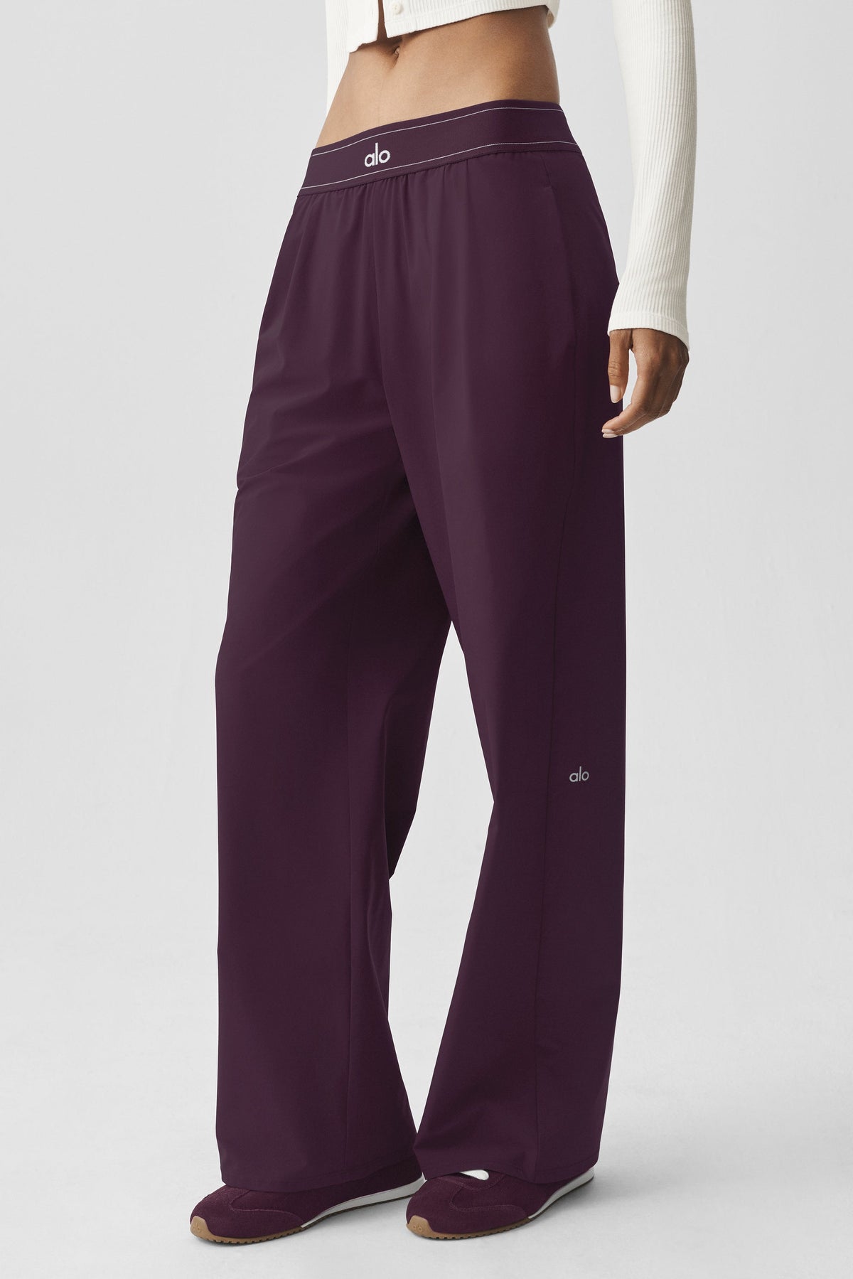 Alo Yoga Suit Up Trouser Regular Rich Bordeaux görünüm 3