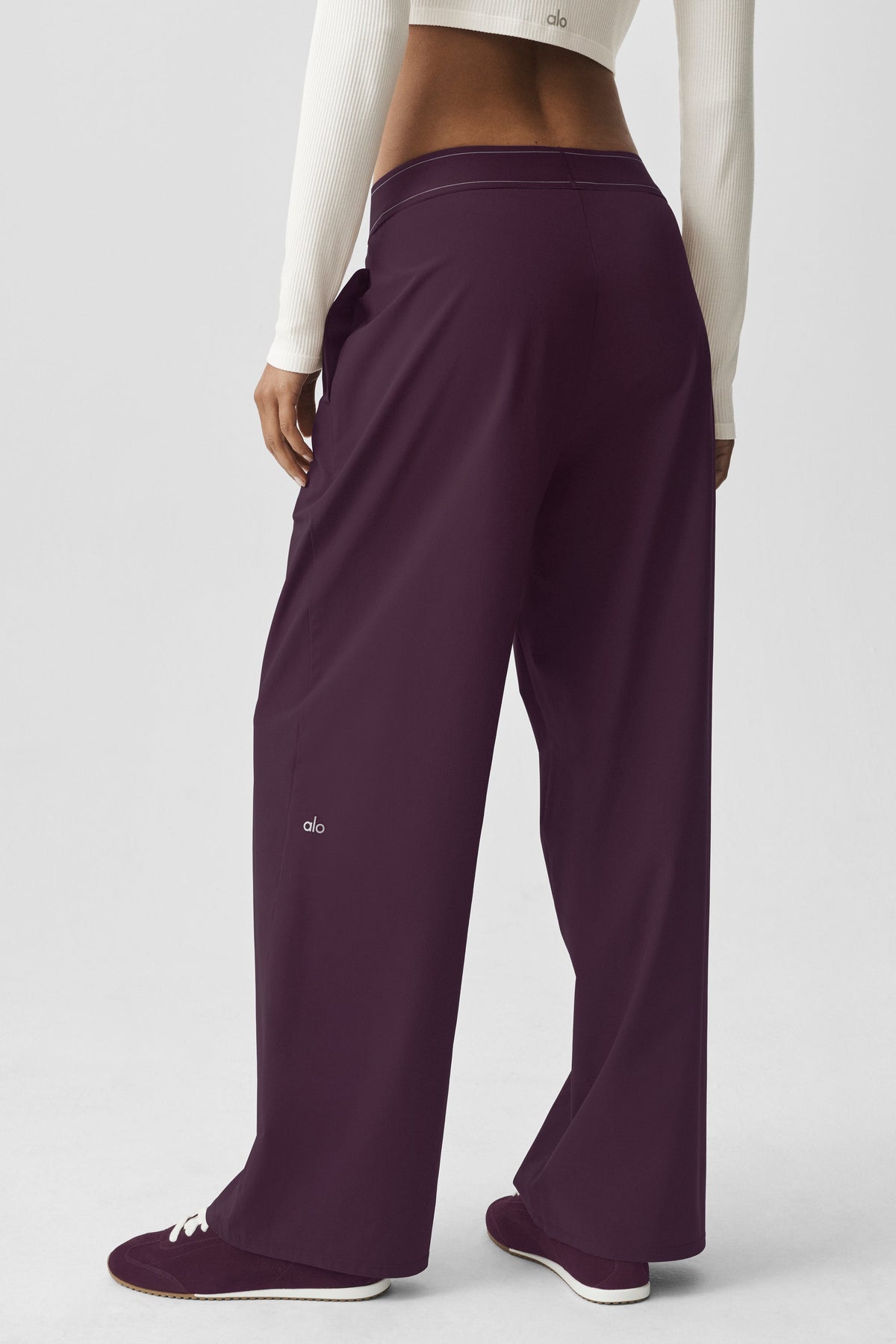 Alo Yoga Suit Up Trouser Regular Rich Bordeaux görünüm 4