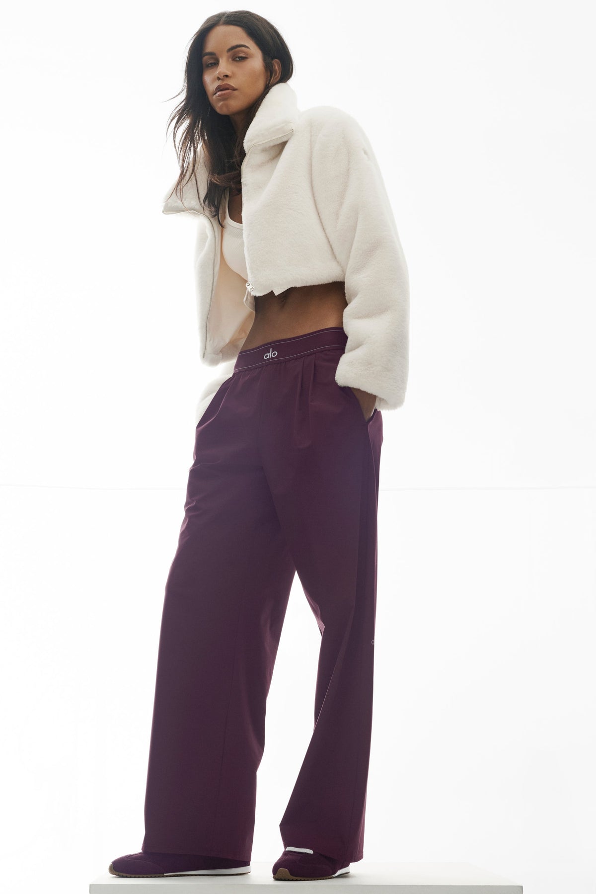 Alo Yoga Suit Up Trouser Regular Rich Bordeaux görünüm 5
