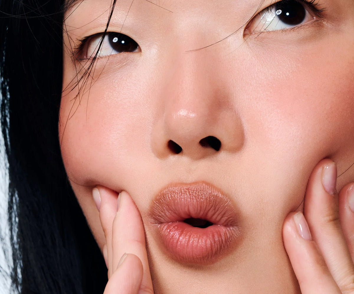 Rhode peptide lip shape  -  bend -  soft peachy beige