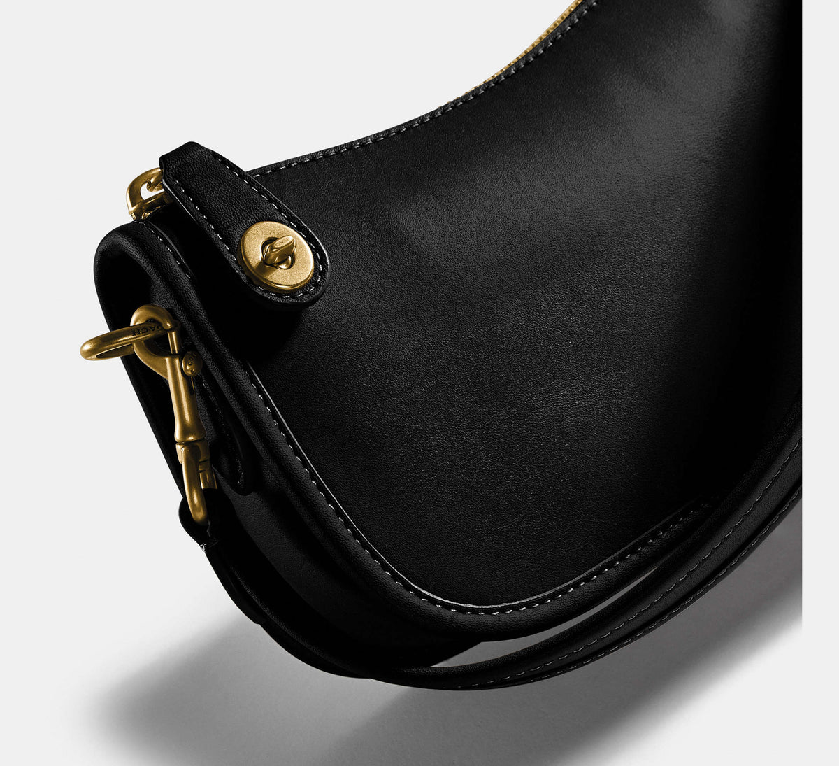 Coach Swinger 20 Bag - Brass/Black SEZON - Hemen Teslimde