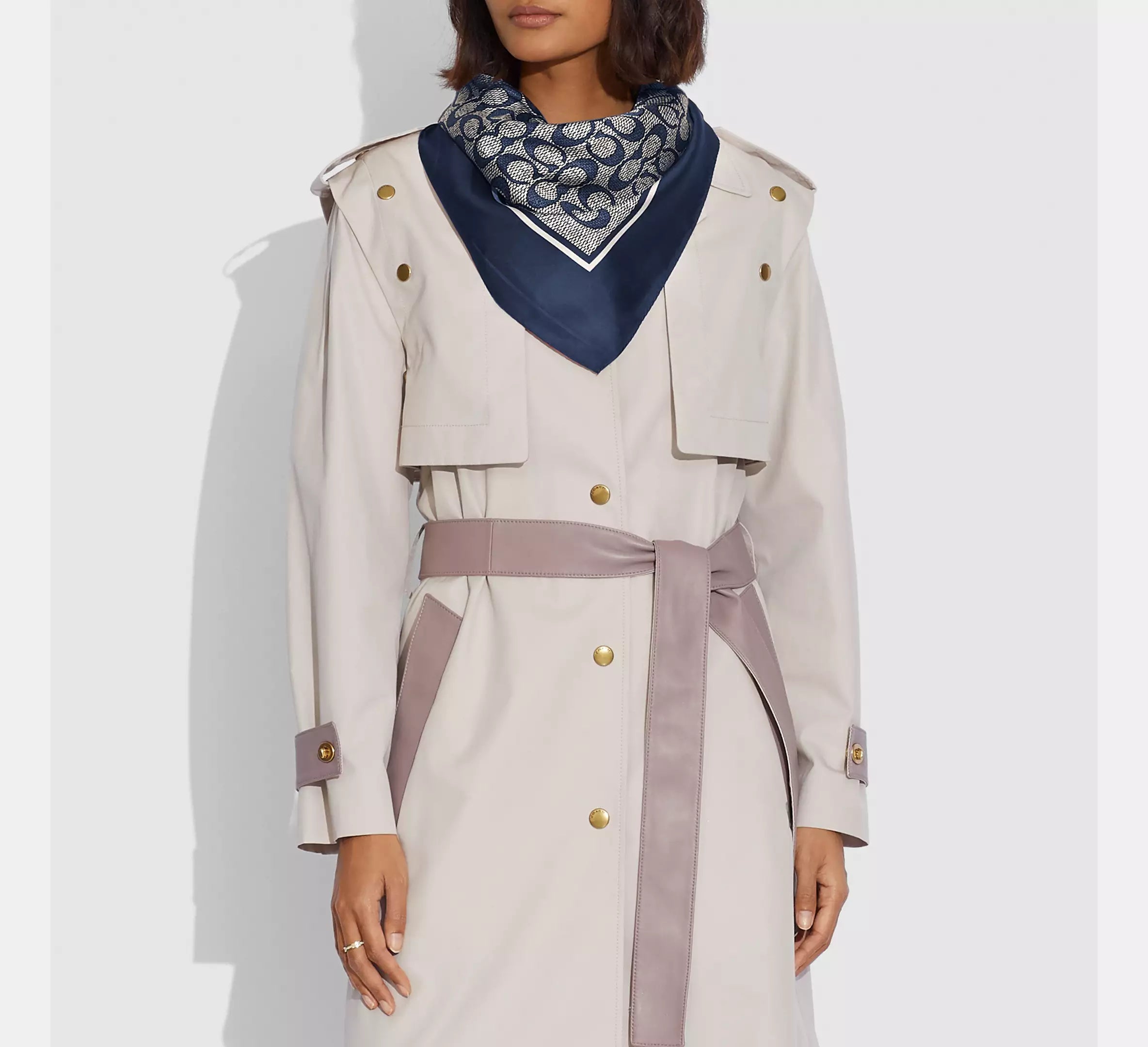 Coach Textured Signature Print Silk Square Scarf SEZON -  silk/Midnight Navy