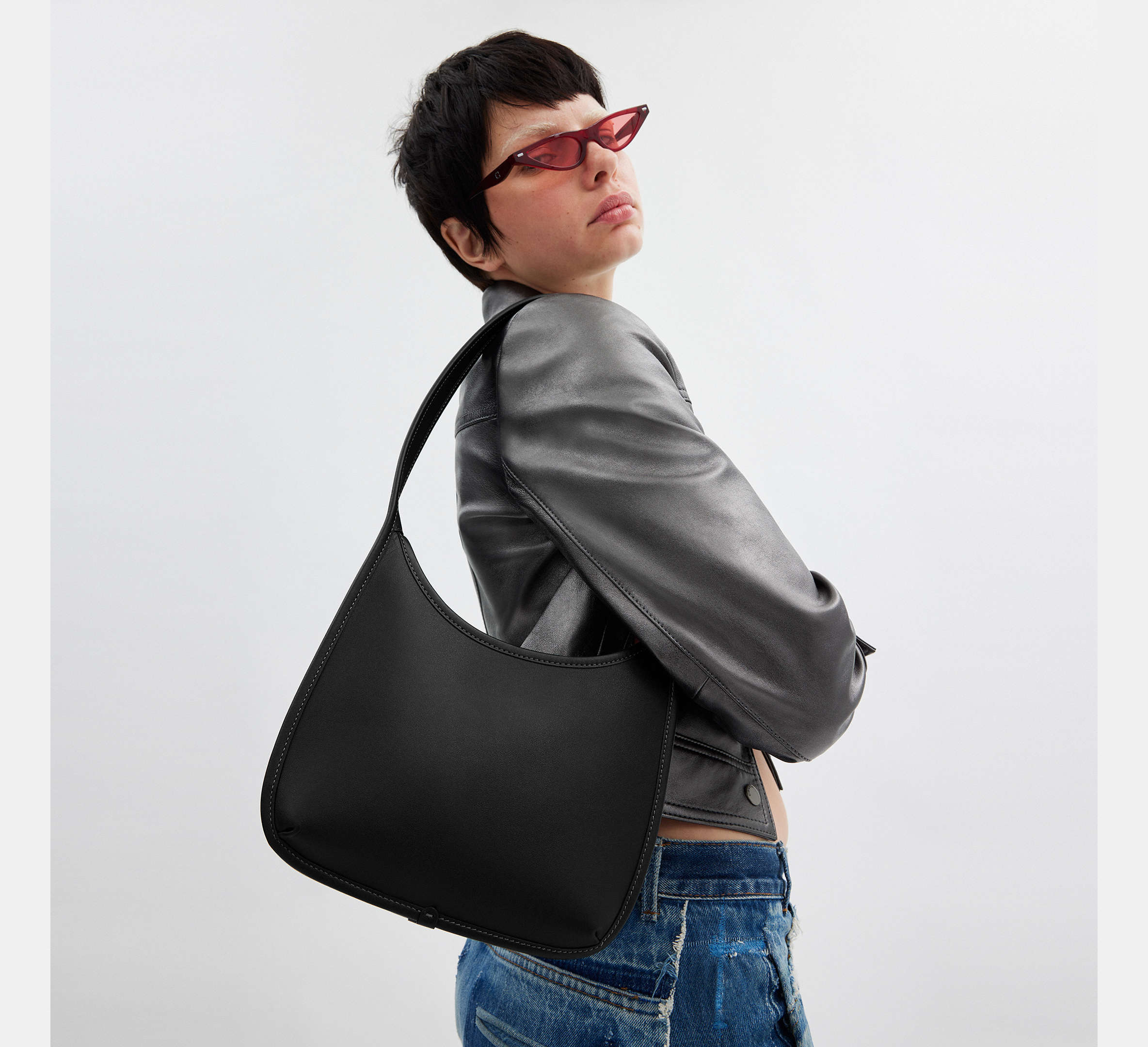 Coach Curve Zip Bag - Brass/Black