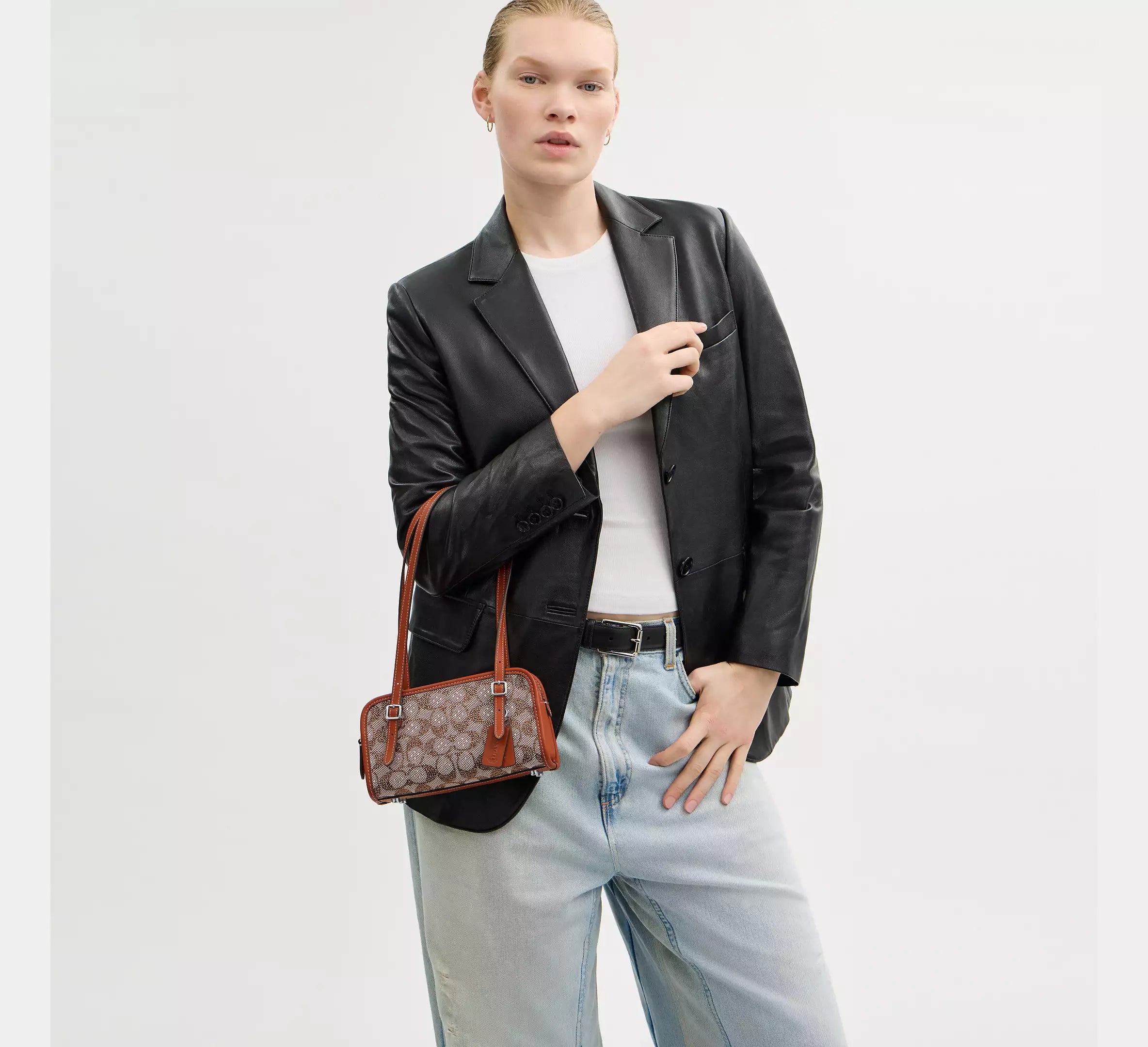 Coach Swing Zip Bag 20 In Crystal Signature Jacquard - Silver/Burnished Amber