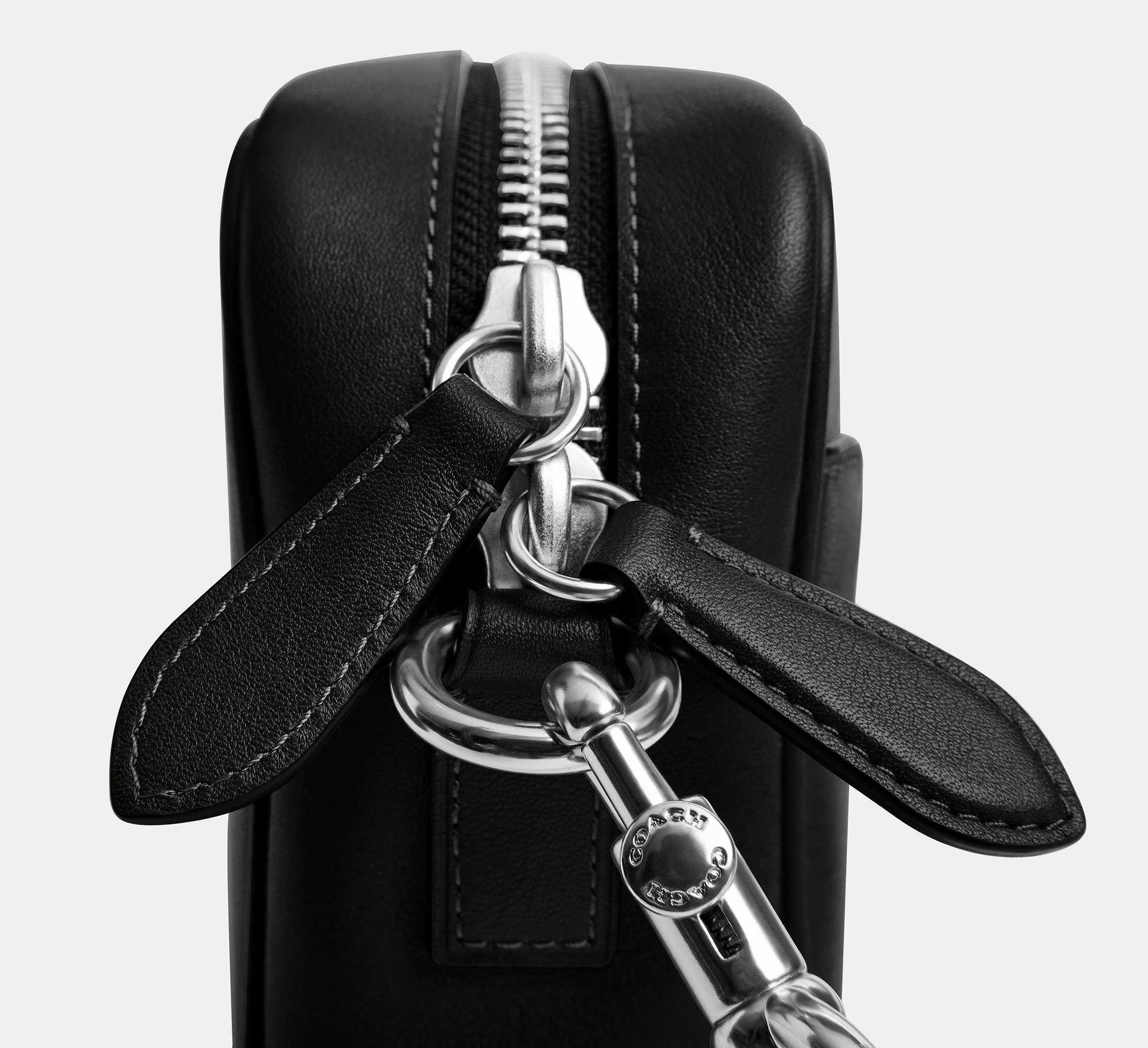 Coach Radio Camera Bag - Black – Kanadadan Kapına