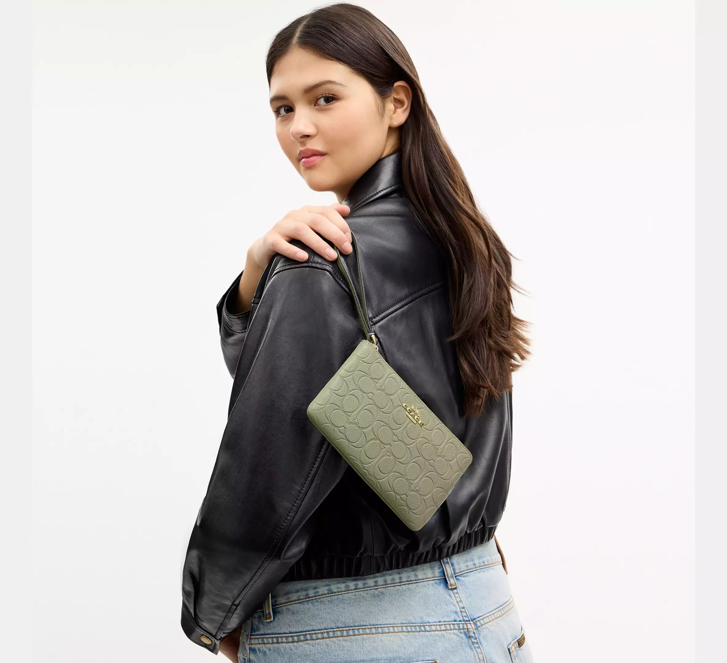 Coach Large Corner Zip Wristlet In Signature Leather - Gold/Pistachio