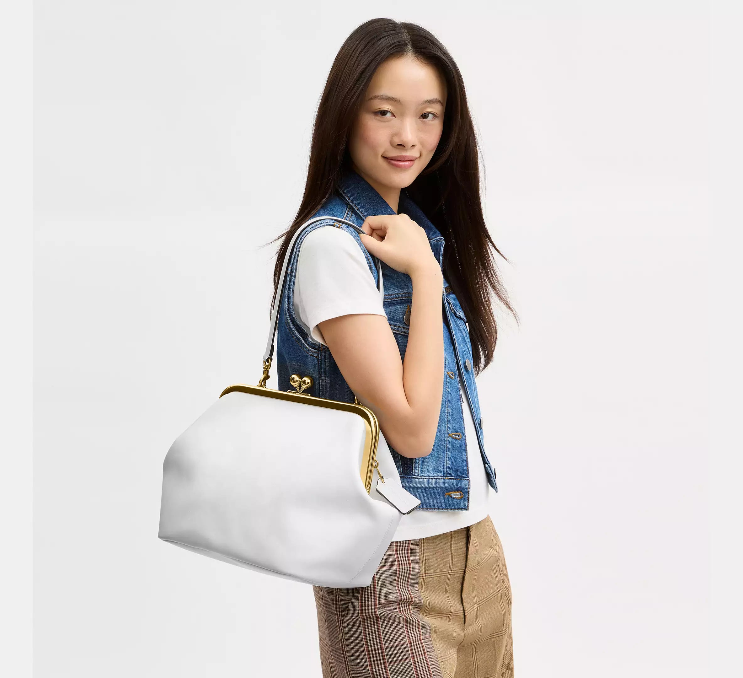Coach Kisslock Frame Bag 27 In Loved Leather - Brass/Chalk