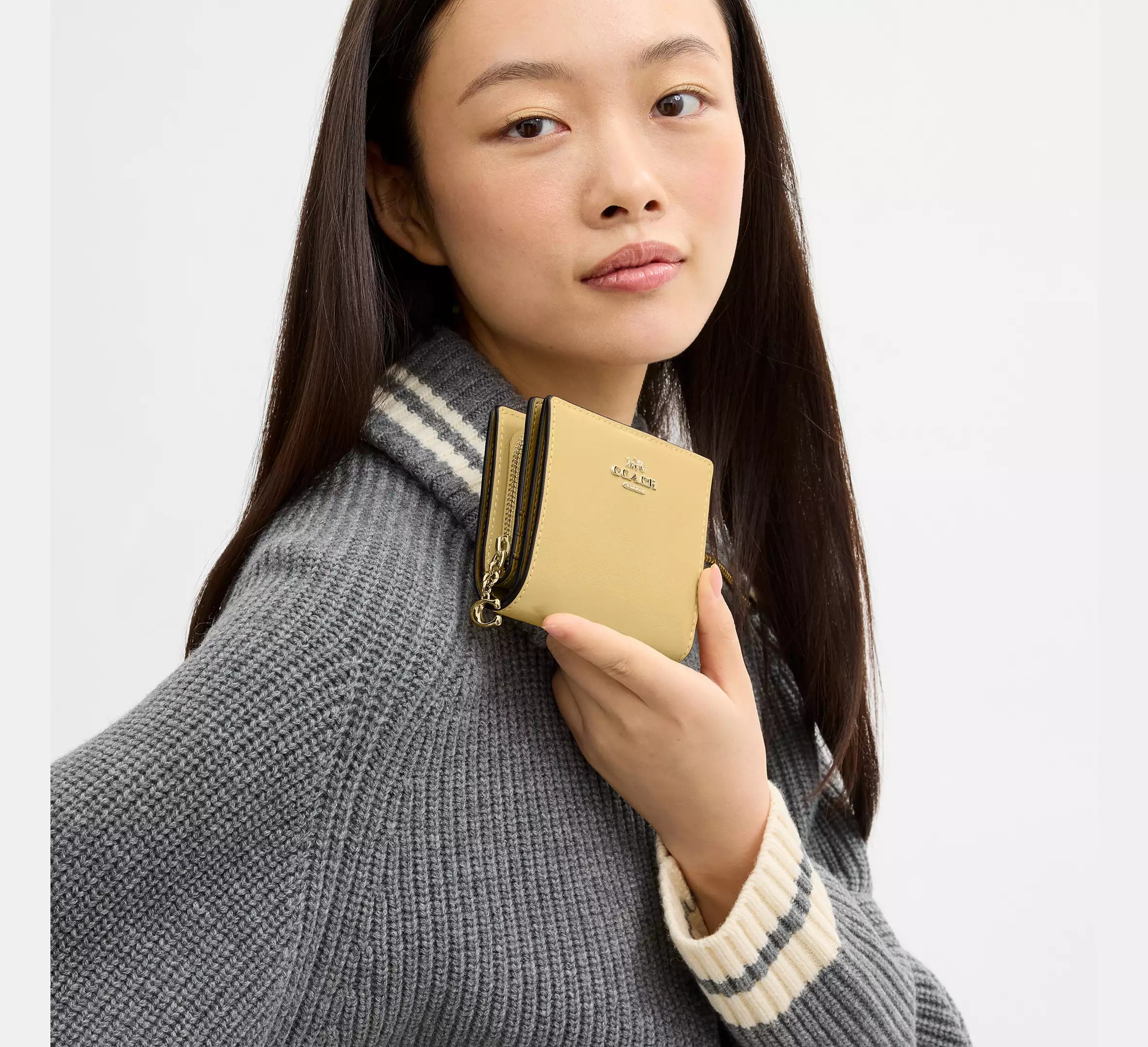 Coach Snap Wallet With Charm -  Gold/Vanilla