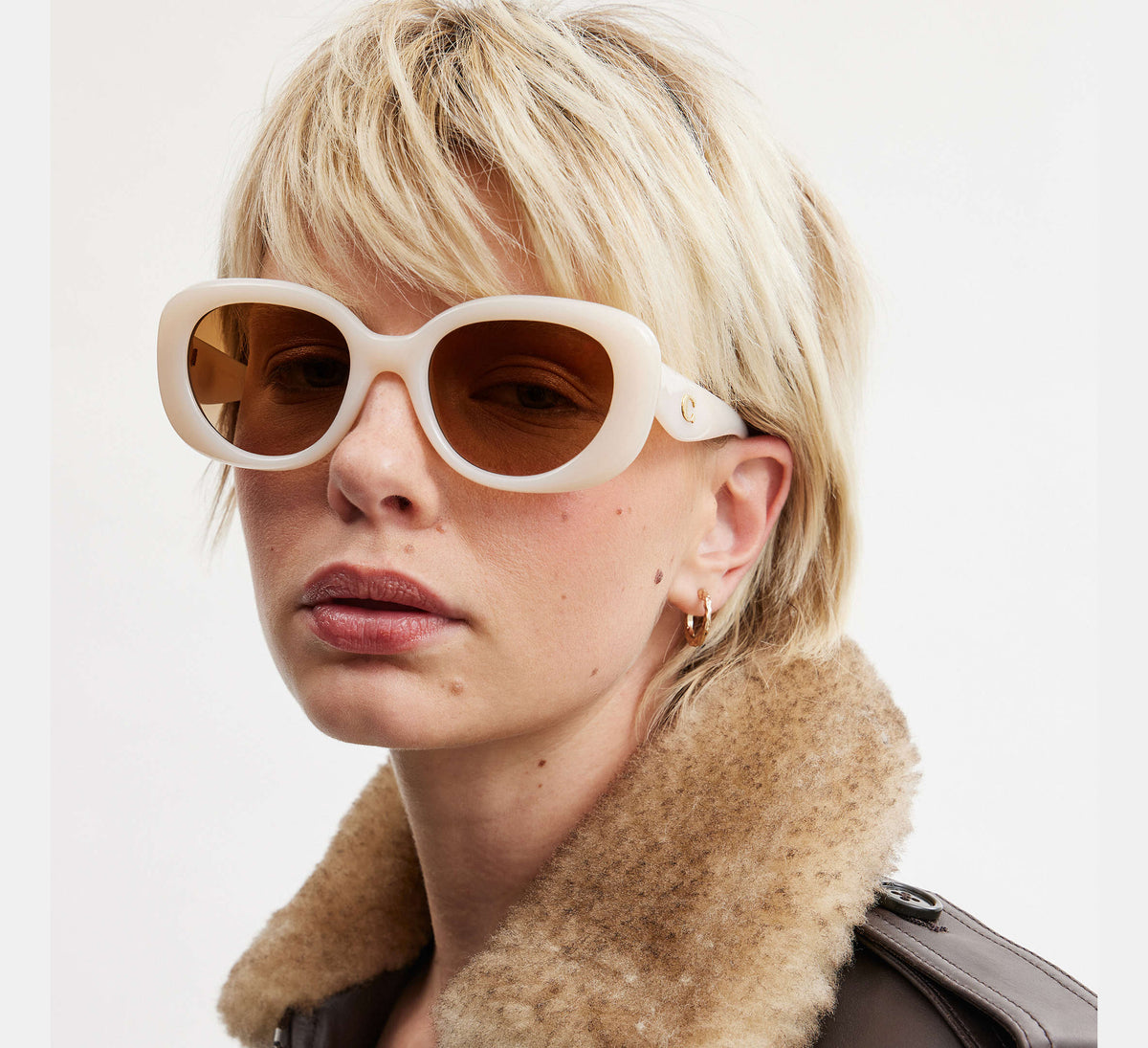 Coach C Hardware Round Sunglasses  - Milky Ivory