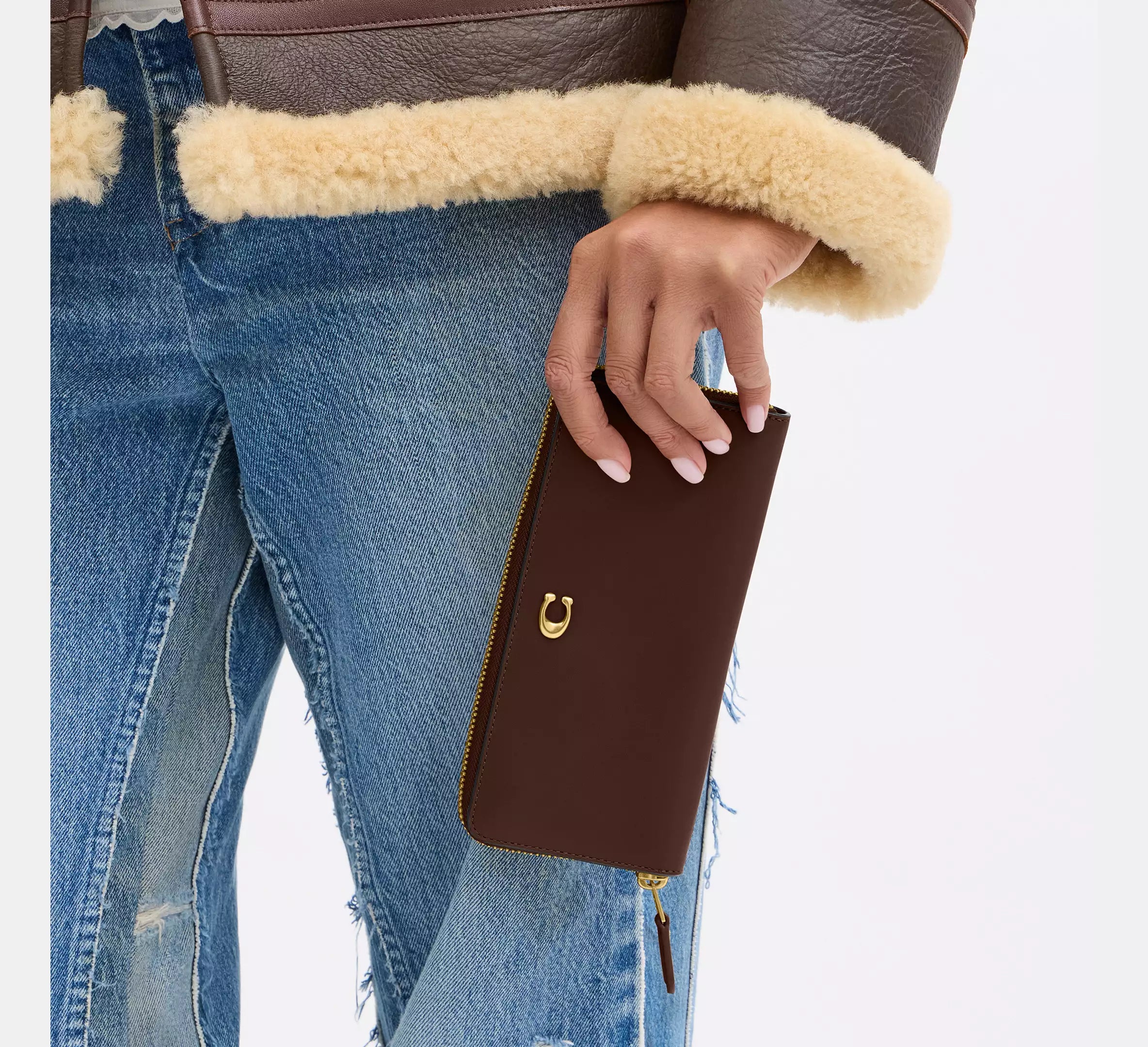 Coach Essential Slim Accordion Zip Wallet  -  SEZON  -  Brass/Maple