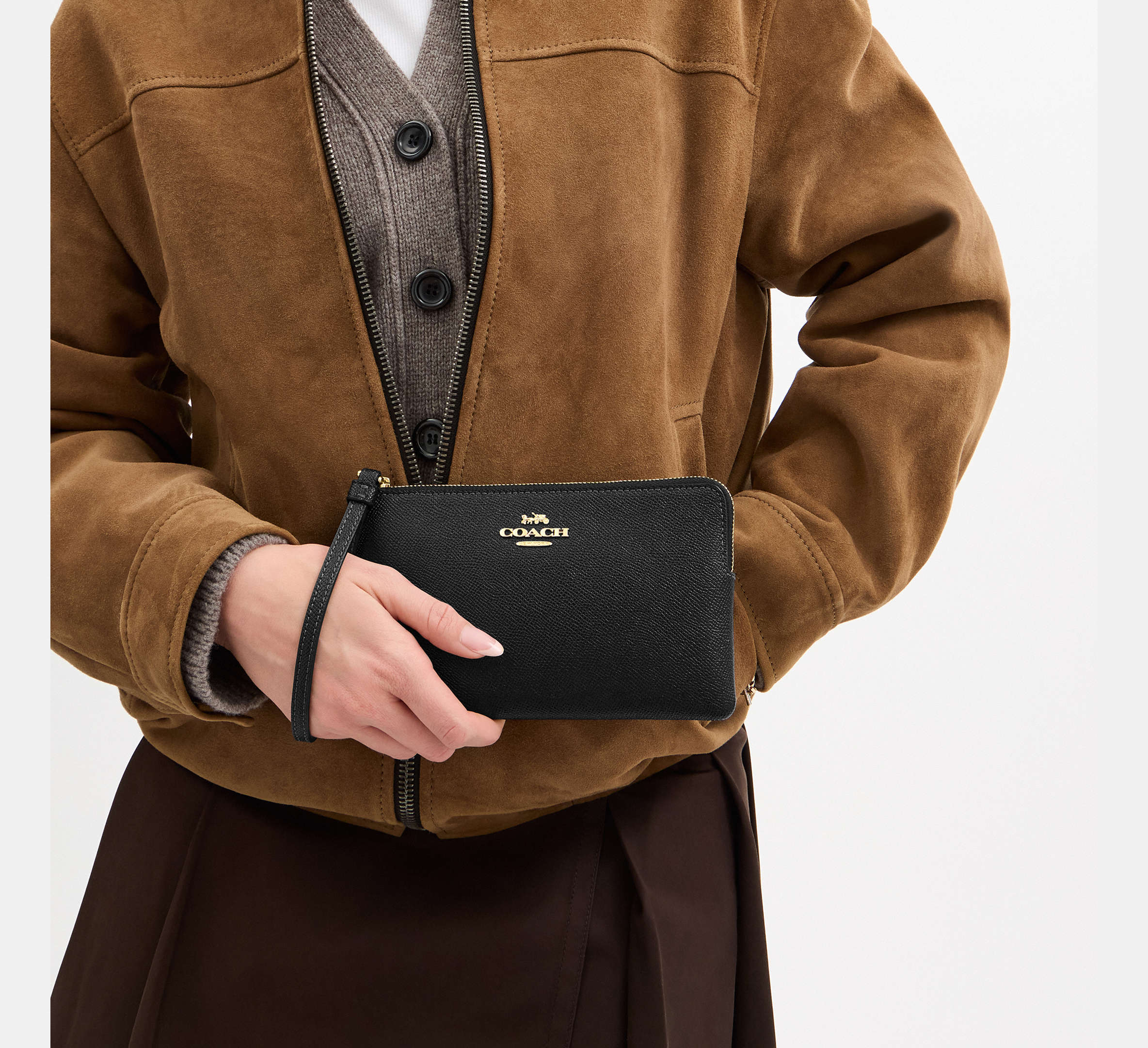 Coach Large Corner Zip Wristlet - Gold/Black – Kanadadan Kapına