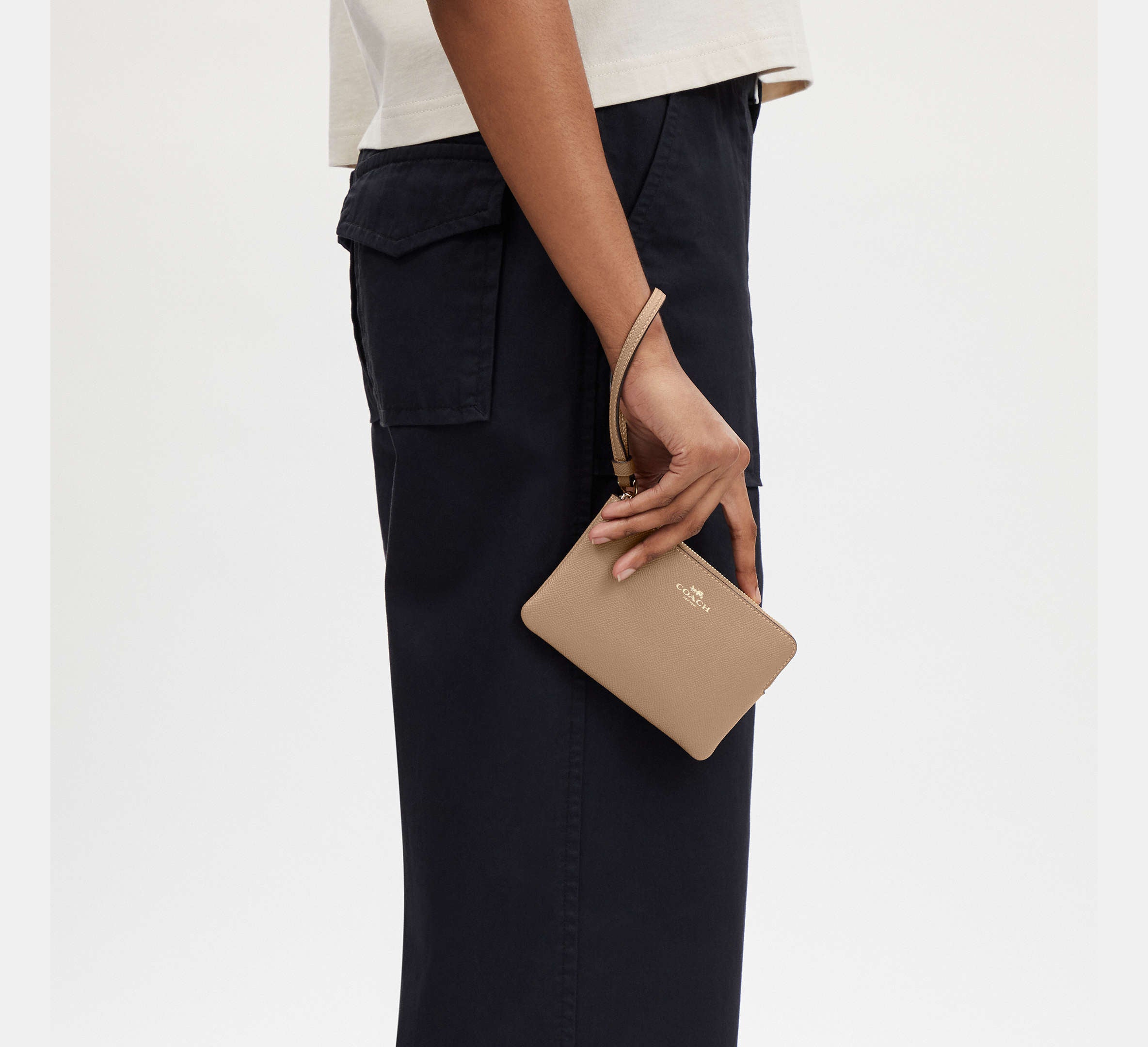Coach Corner Zip Wristlet - Gold/Taupe – Kanadadan Kapına