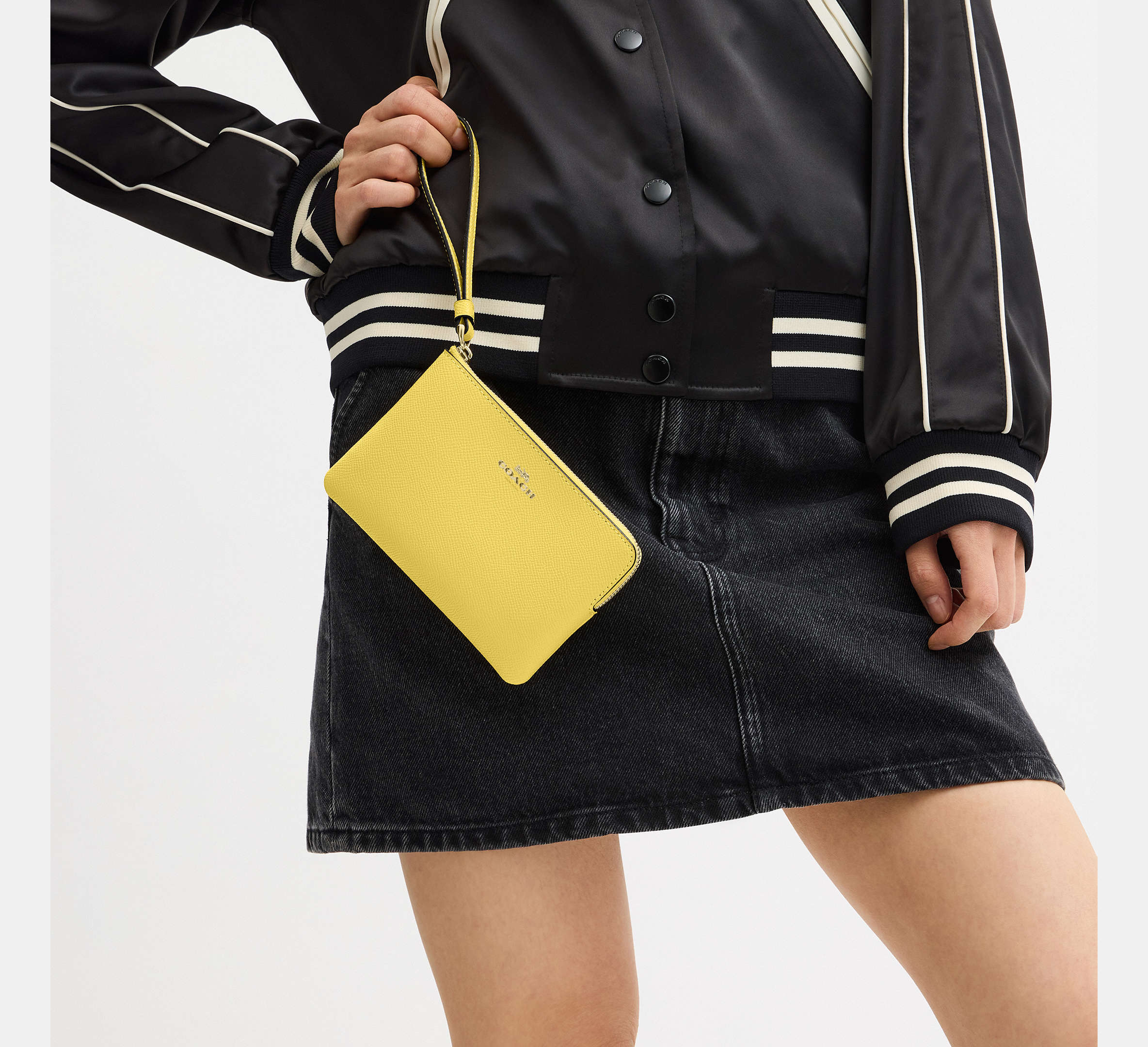 Coach Corner Zip Wristlet - Gold/Yellow – Kanadadan Kapına