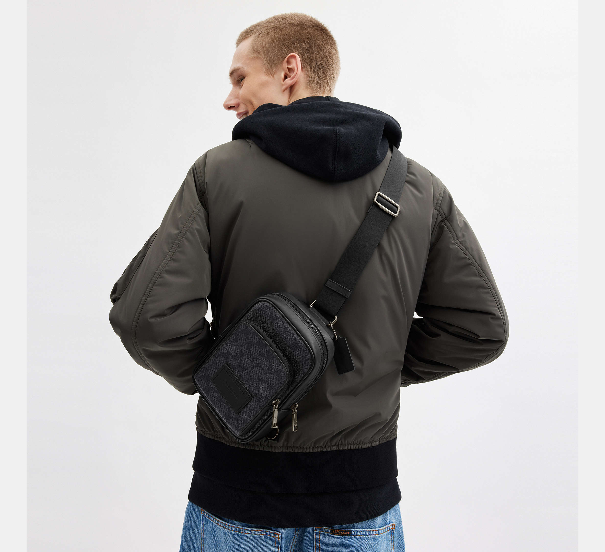 Coach Racer Sling Pack In Signature - Gunmetal/Charcoal/Black