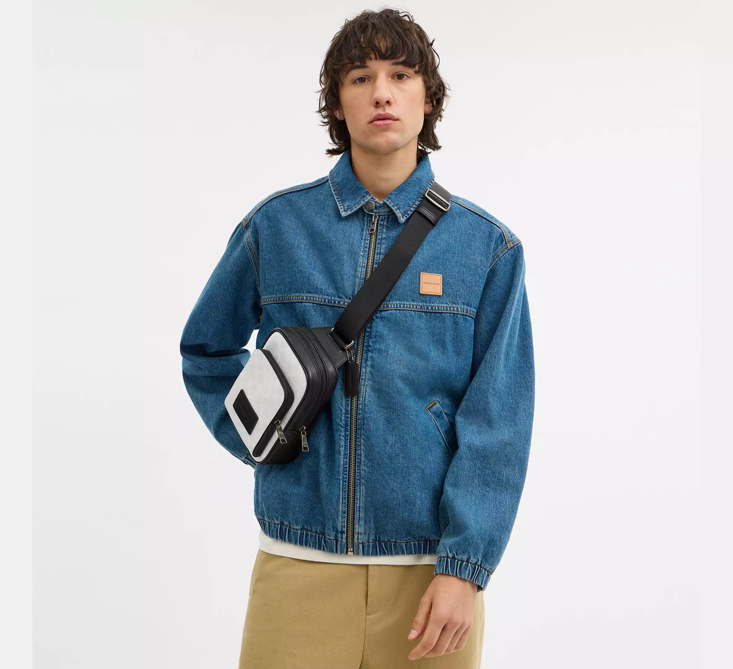 Coach Racer Sling Pack In Signature  - Gunmetal/Chalk/Black