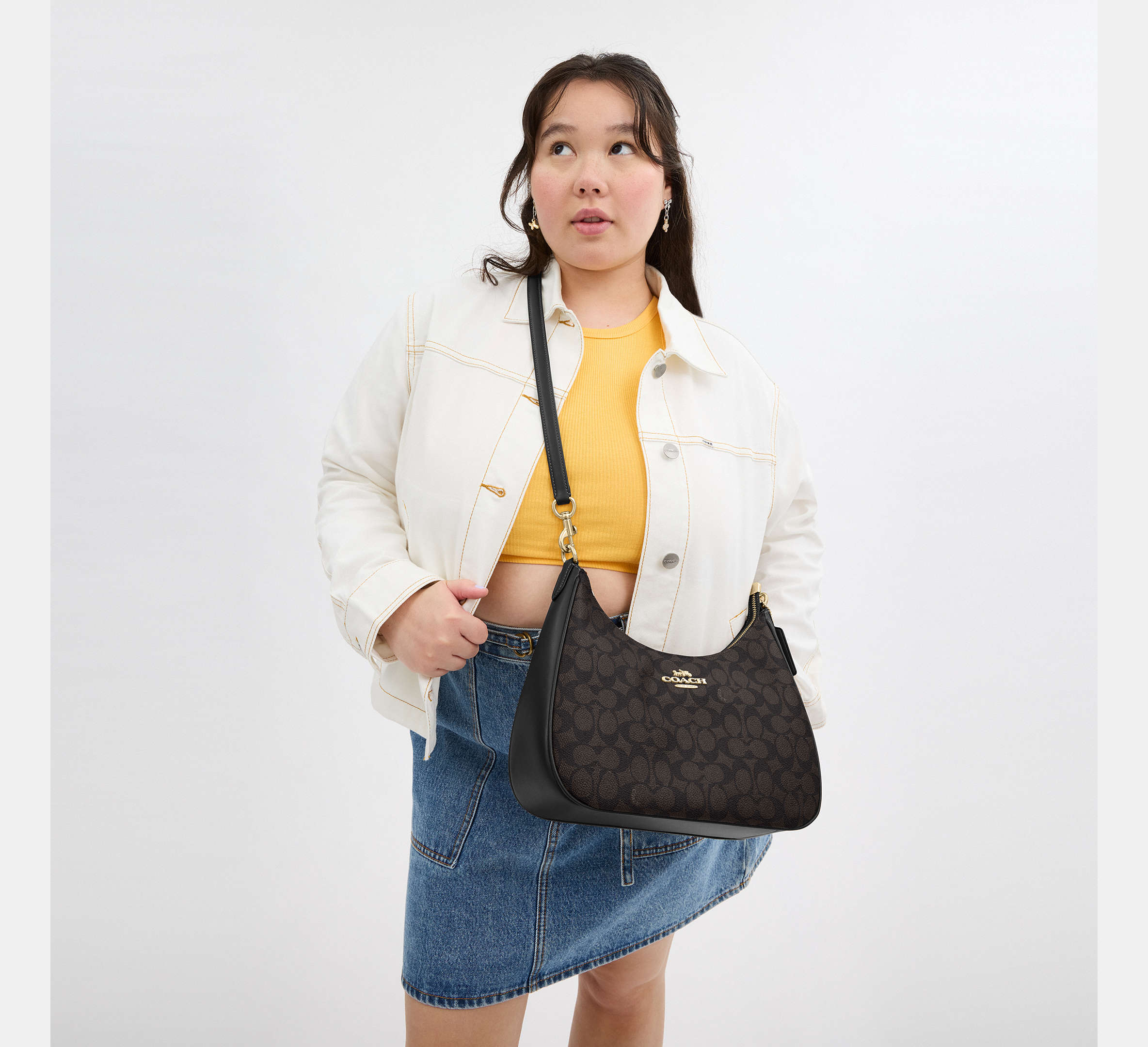 Coach Teri Hobo Bag In Signature - Gold/Walnut/Black