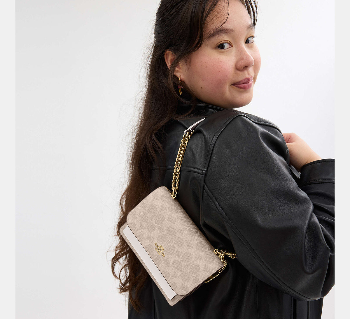 Coach Mini Klare Crossbody Bag In Signature - Gold/Sand/Chalk - Hemen Teslimde
