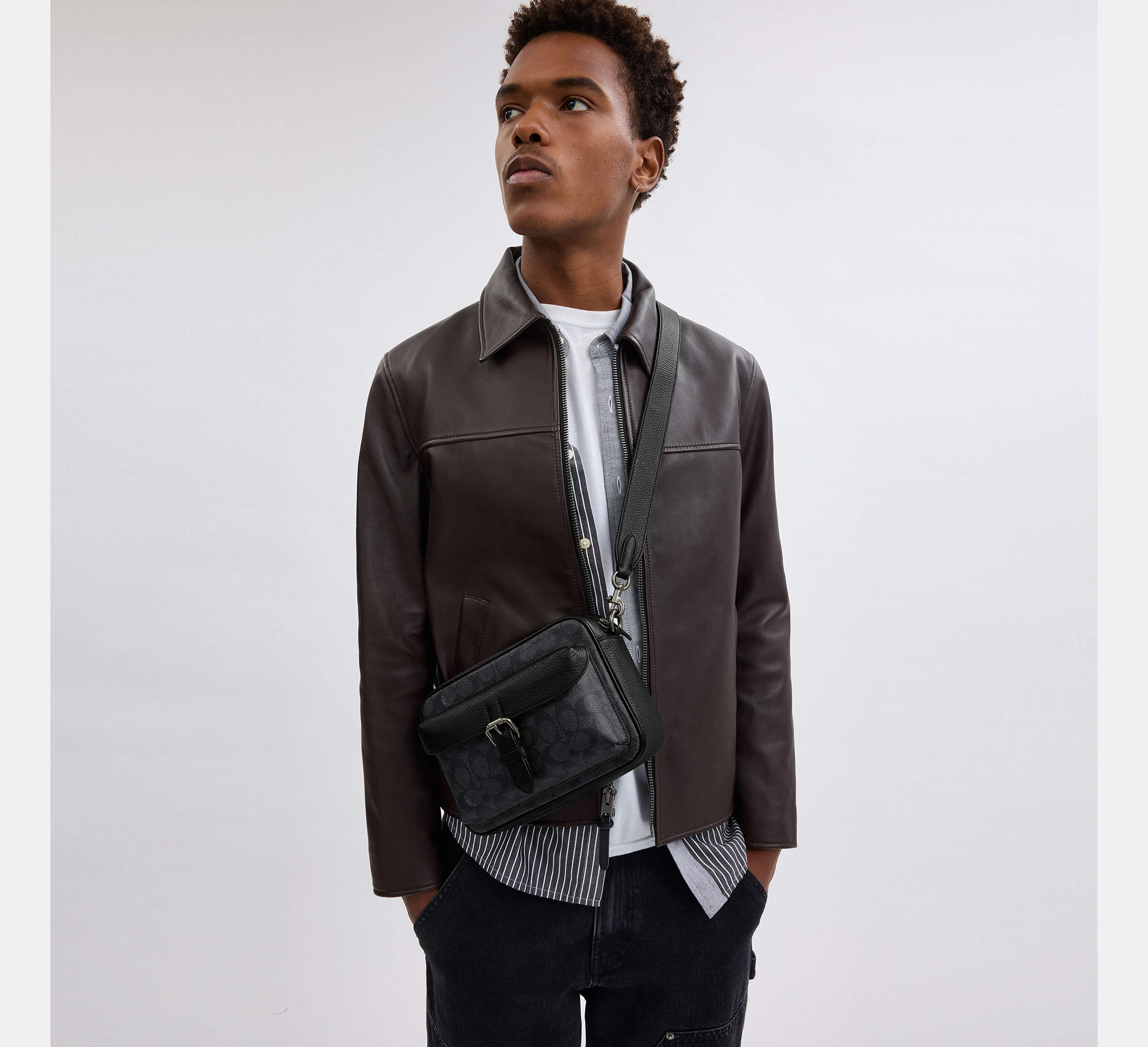 Coach Warner Crossbody Bag In Signature - Gunmetal/Charcoal/Black