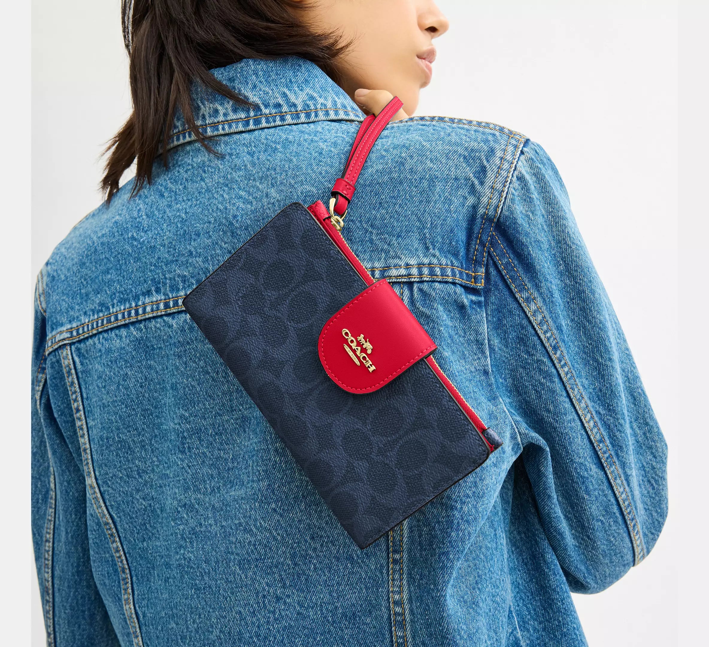 Coach Phone Wallet In Signature - Gold/Den Gold/Bold Red