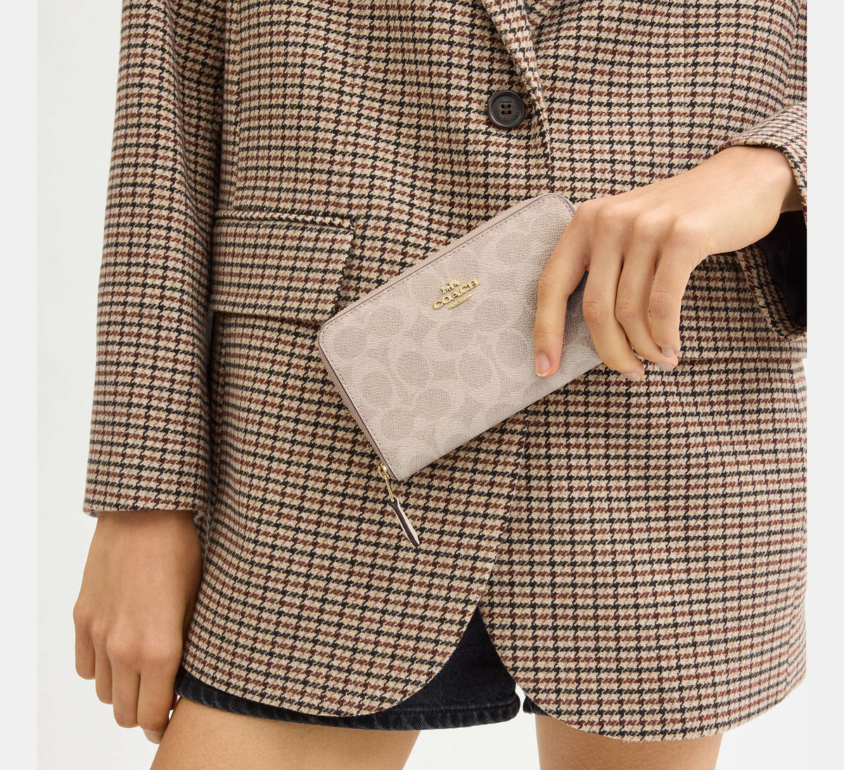 Coach Medium Id Zip Wallet In Signature - Gold/Sand/Chalk