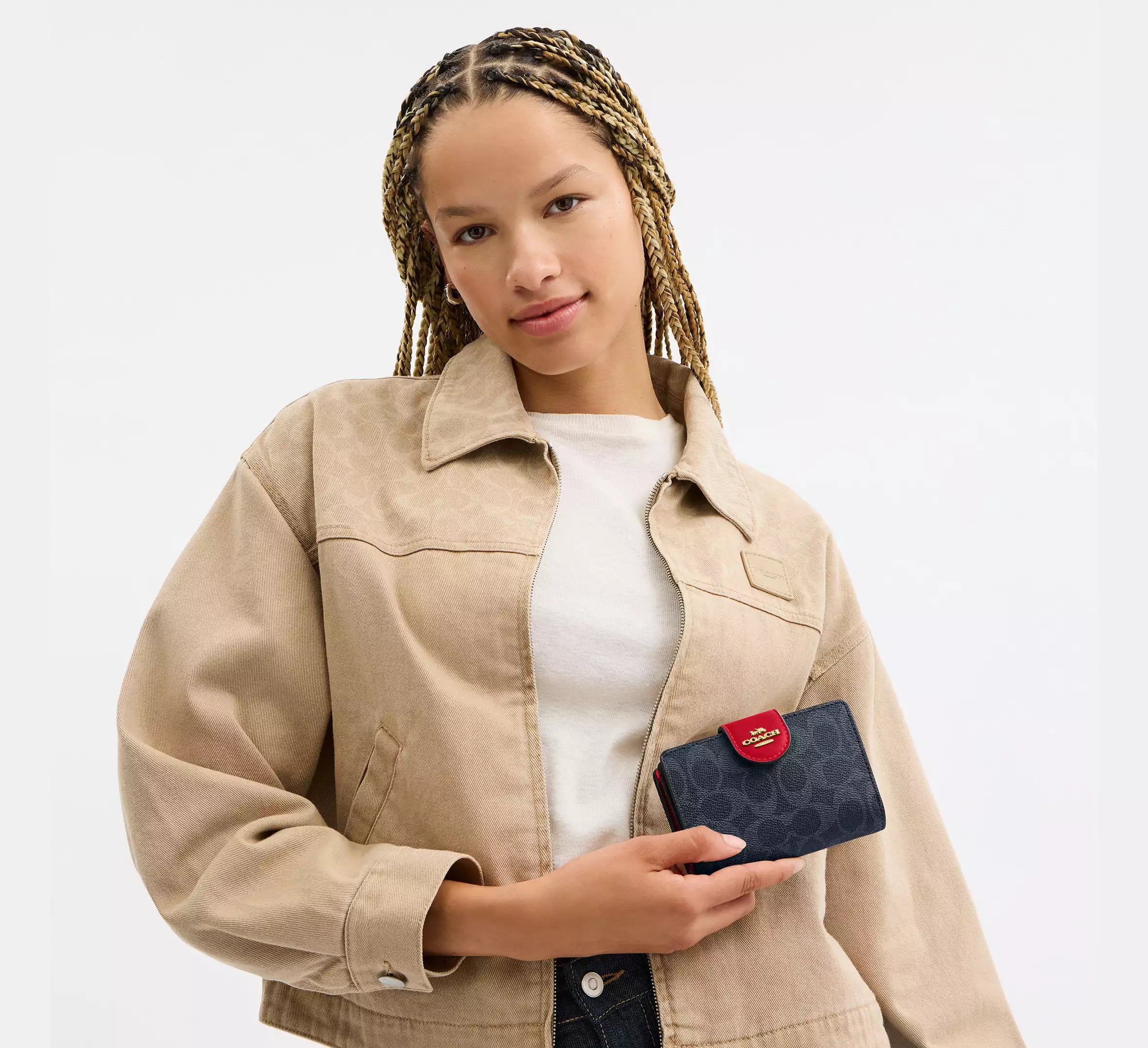 Coach Medium Corner Zip Wallet In Signature - Gold/Den Gold/Bold Red