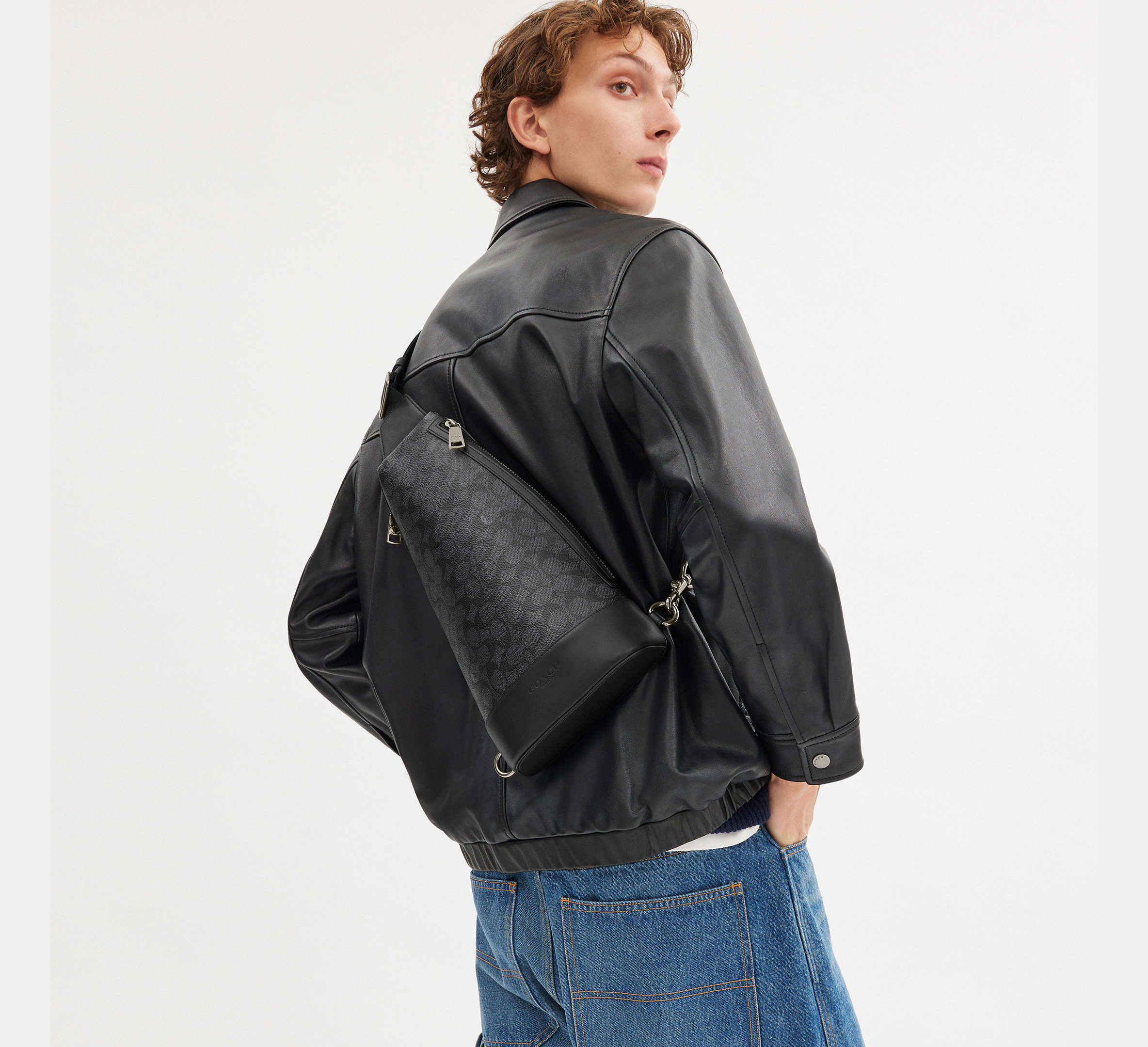 Coach Dominic Sling Pack In Signature - Gunmetal/Charcoal/Black