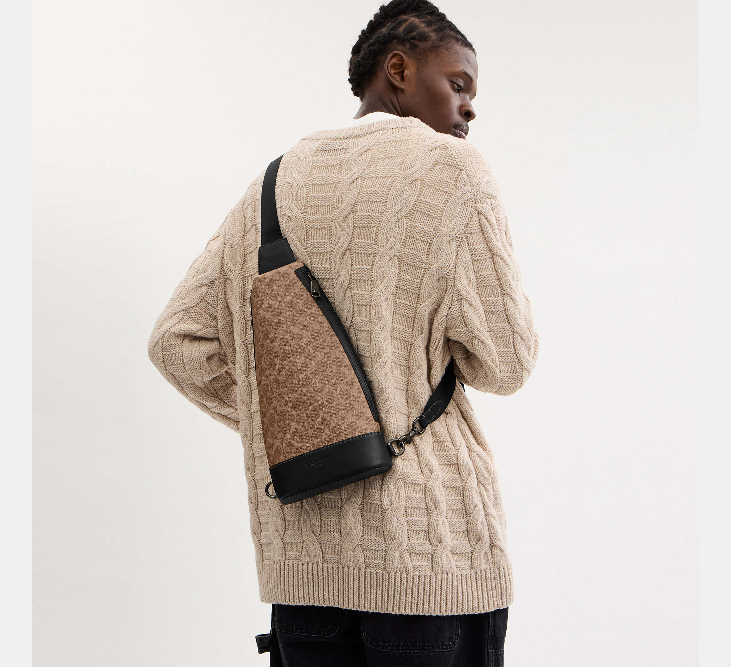 Coach Dominic Sling Pack In Signature - Qb/Tan/Black