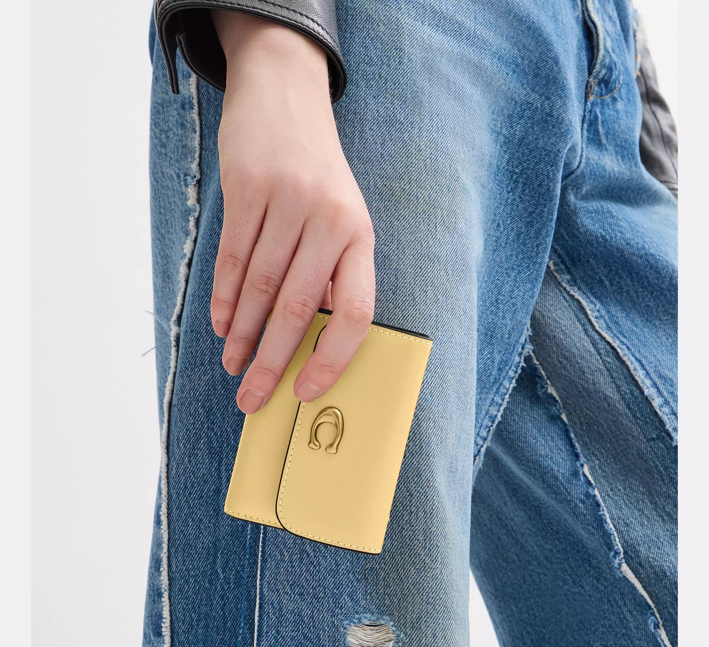 Coach Essential Card Holder Wallet  -  Brass/Vanilla
