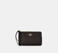 Coach Large Corner Zip Wristlet In Signature - Gold/Walnut/Black