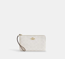 Coach Large Corner Zip Wristlet In Signature - Gold/White/Chalk