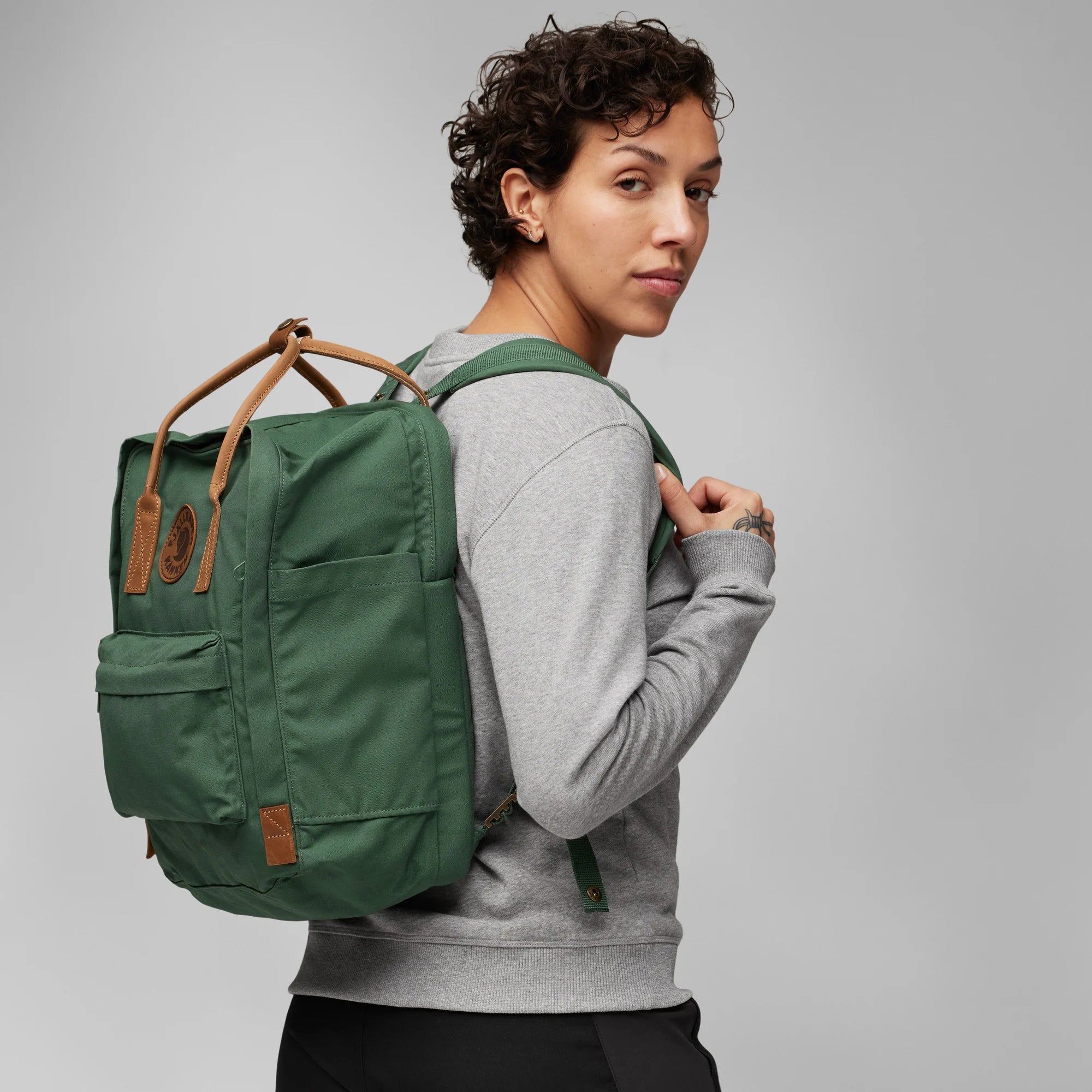 Kanken KÅNKEN NO. 2 LAPTOP 15 - 633 - Dark Olive – Kanadadan Kapına