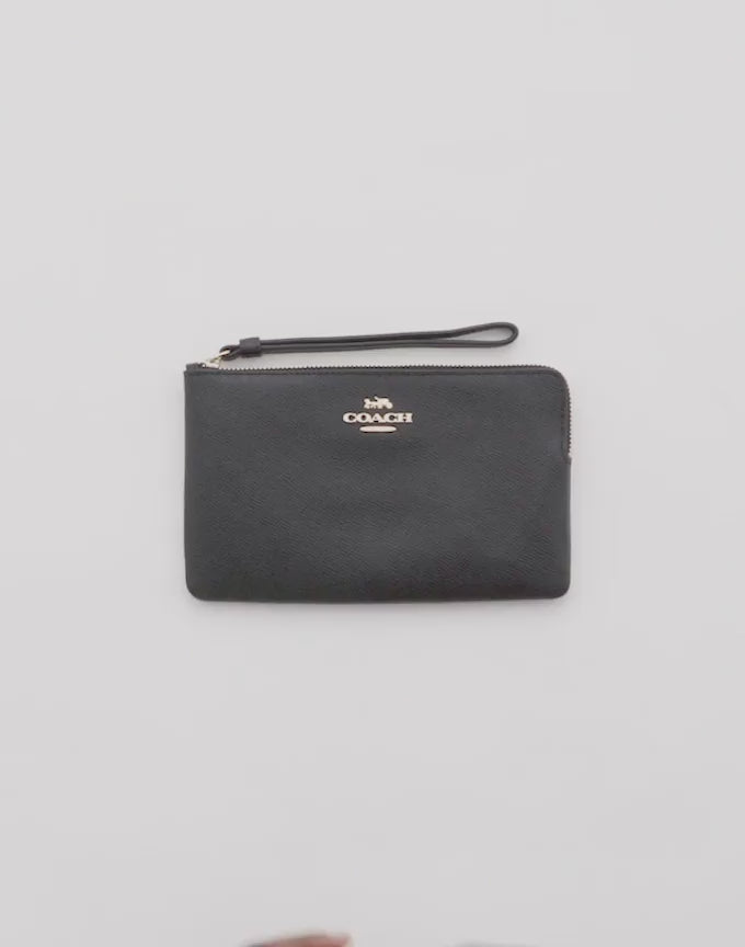 Coach Large Corner Zip Wristlet In Signature - Gold/White/Chalk